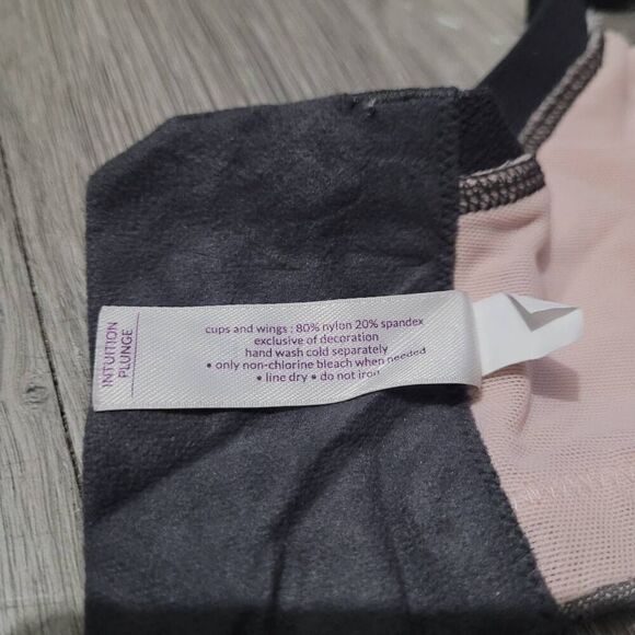 Cacique 44G grey polka dot mesh bra with pink lining underwired - Picture 9 of 10